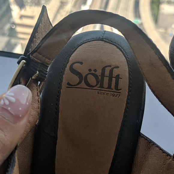 Black Leather Wedged Heel Sandal - Picture 3 of 10